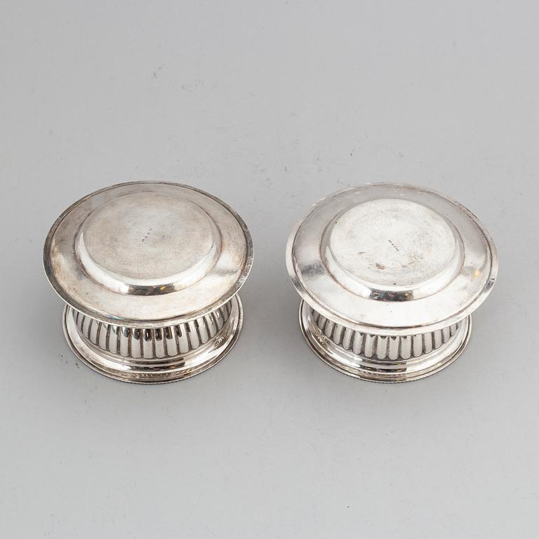 ANDERS LUNDQUIST, såsskålar, ett par, silver, empire, Stockholm, 1828 & 1831.