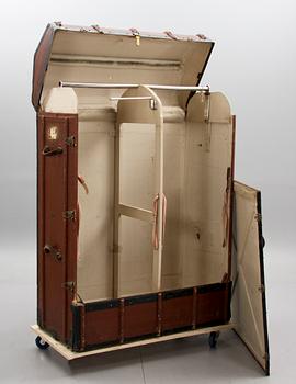 RESEKOFFERT/GARDEROB, 1900-talets första hälft.