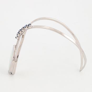 CECILIA JOHANSSON, a white opal and sapphire bangle made in Göteborg 1979.