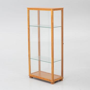 Josef Frank, Display cabinet, model 649, Firma Svenskt Tenn, 2016.