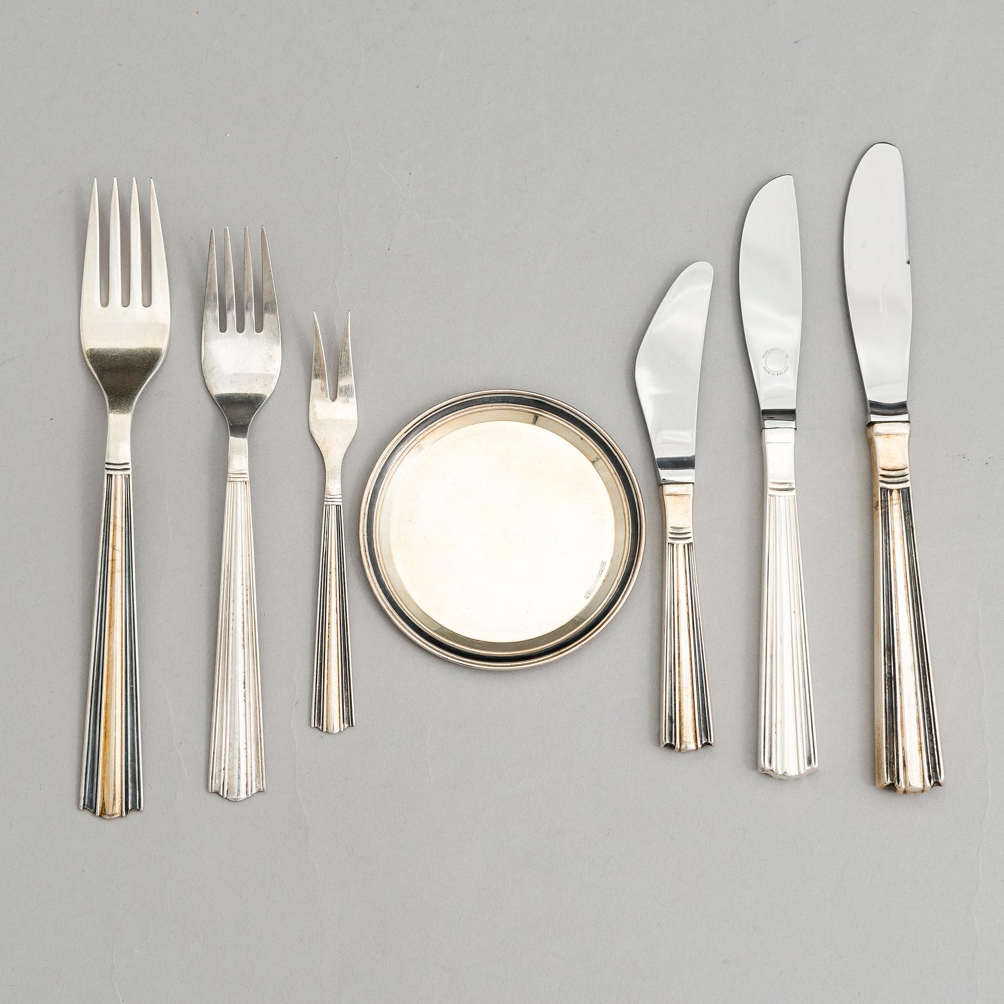 HOLGER RASMUSSEN, ATERIMIA ja LASINALUSIA, 56 osaa, hopeaa 916/925, "Margit", Hopeatehdas oy, Helsinki 1960-luku.