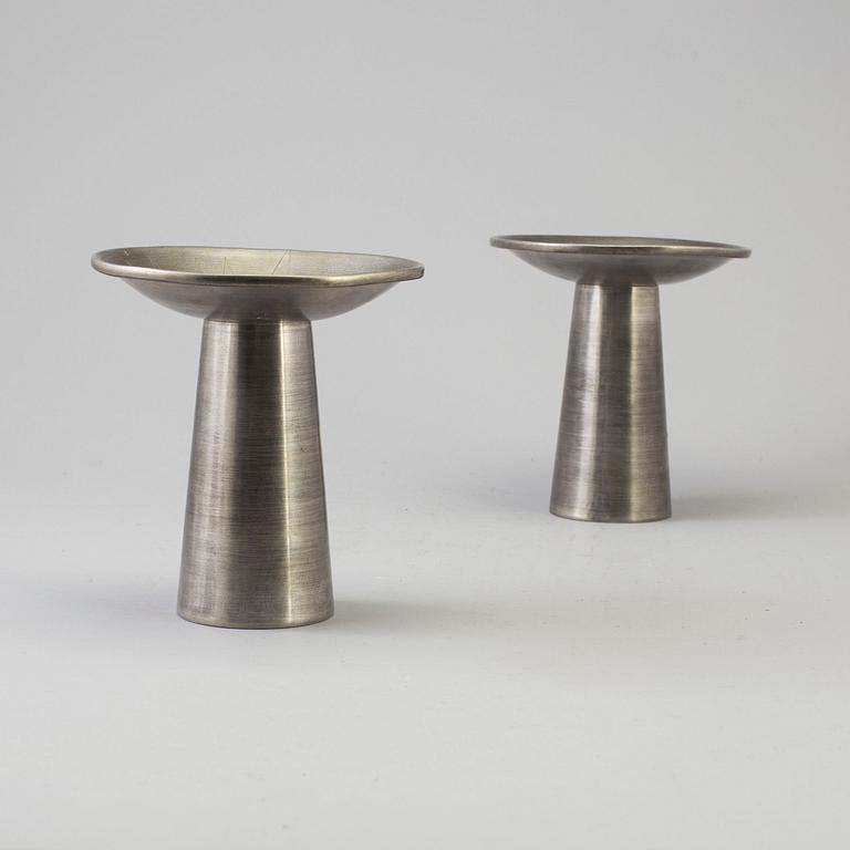 A pair of pewter candlesticks by Olle Olsson, Östersund, 1971.