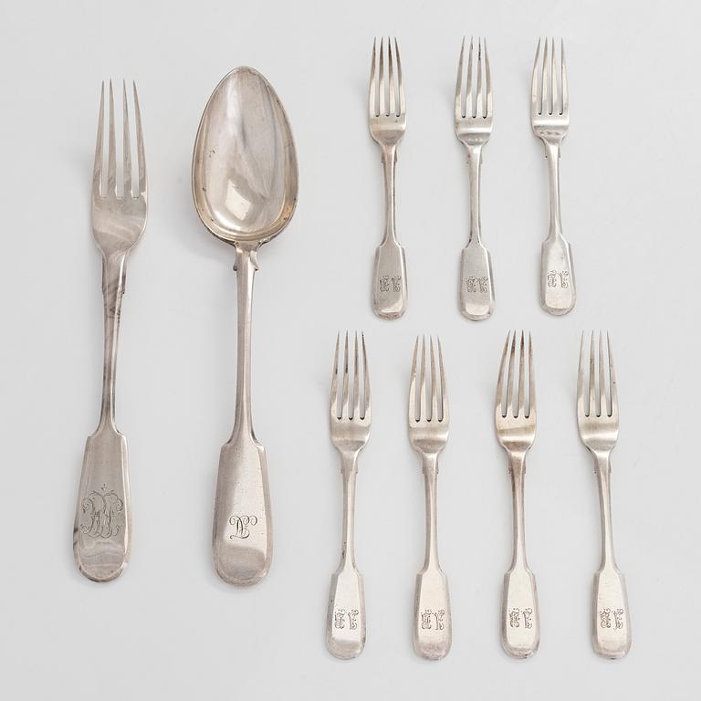 Gafflar, 7 st, ragusked och serveringsgaffel,  silver, S:t Petersburg 1866 och kring 1900.