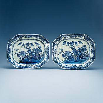 A pair of blue and white serving dishes, Qing dynasty, Qianlong (1736-95).
