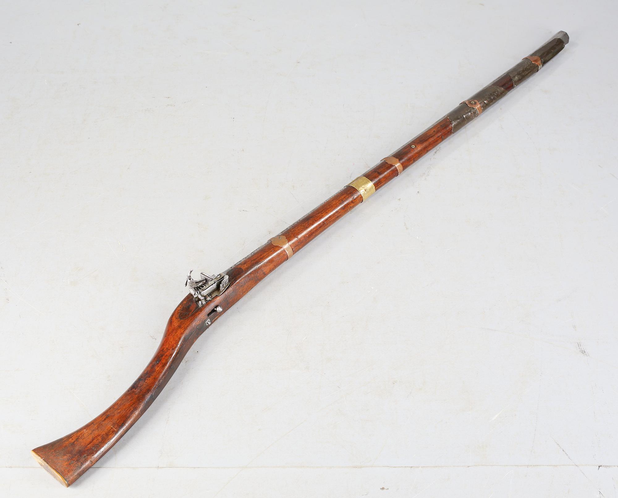 SNAPPLÅSSTUDSARE samt KRUTHORN, orientaliskt, 1800-tal.