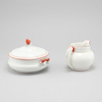An earthenware porrige bowl and a jug from Rörstrand, early 20th century.