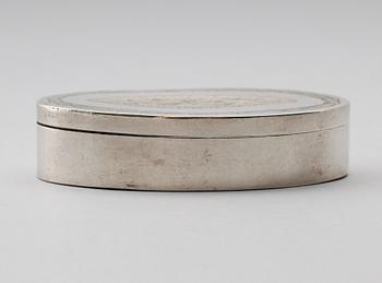 DOSA, silver, August Wilhelm Ahnström, Växjö 1850. Vikt ca 64 gram.