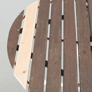 A garden table "8/90" and four garden chairs "P1", by AB Trädgårdsmöbler Osby.