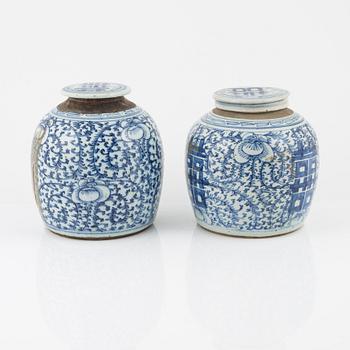 A set of two blue and white jars with covers, late Qing dynasty, circa 1900.