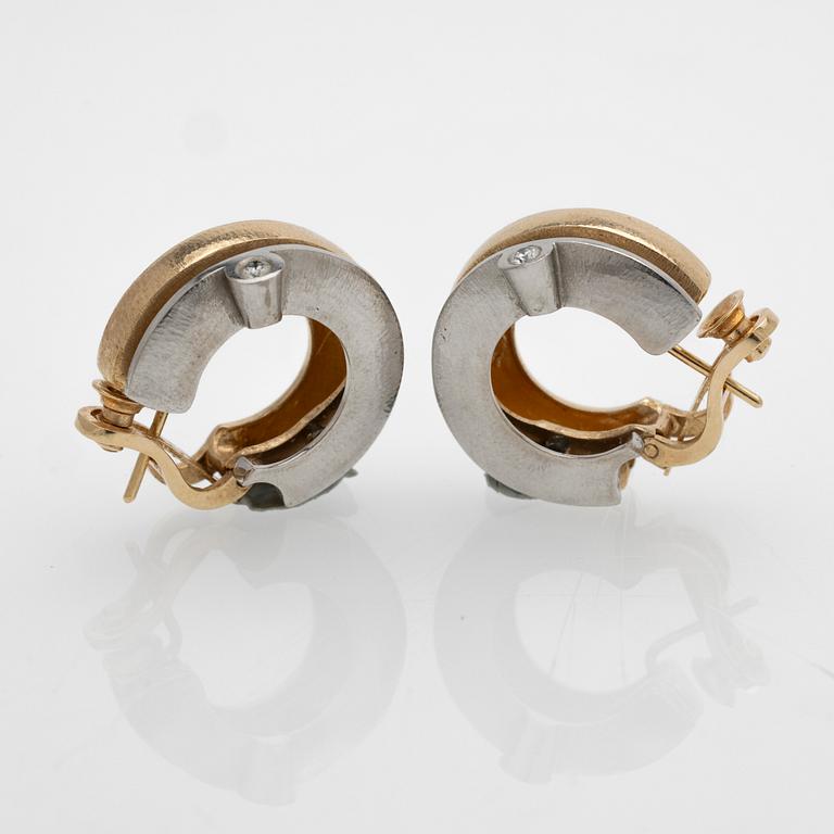 Ole Lynggaard, Earrings, a pair, 18K gold and white gold with brilliant-cut diamonds.