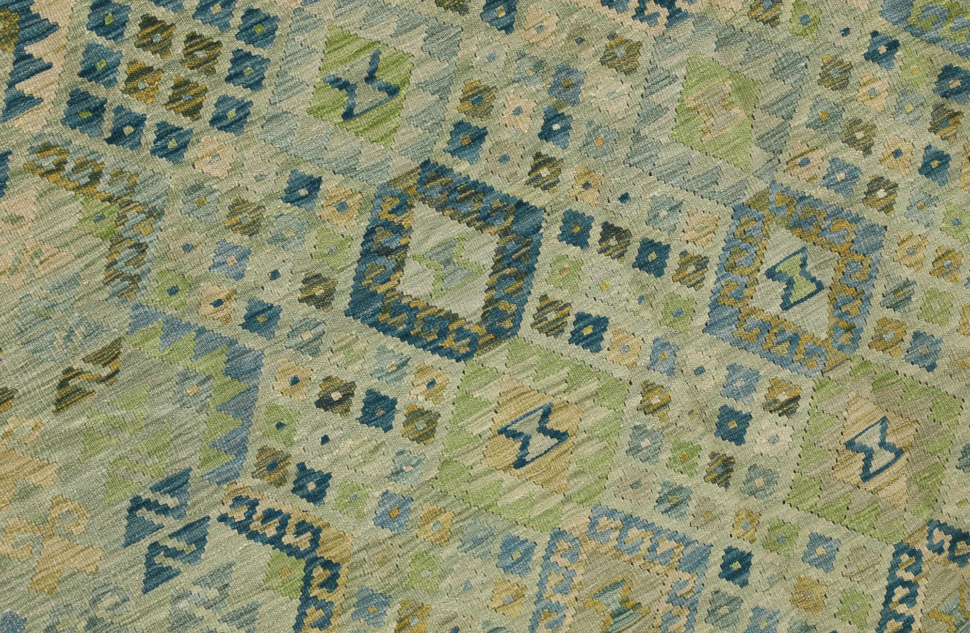 A Kelim classic design carpet, 292 x 207 cm.