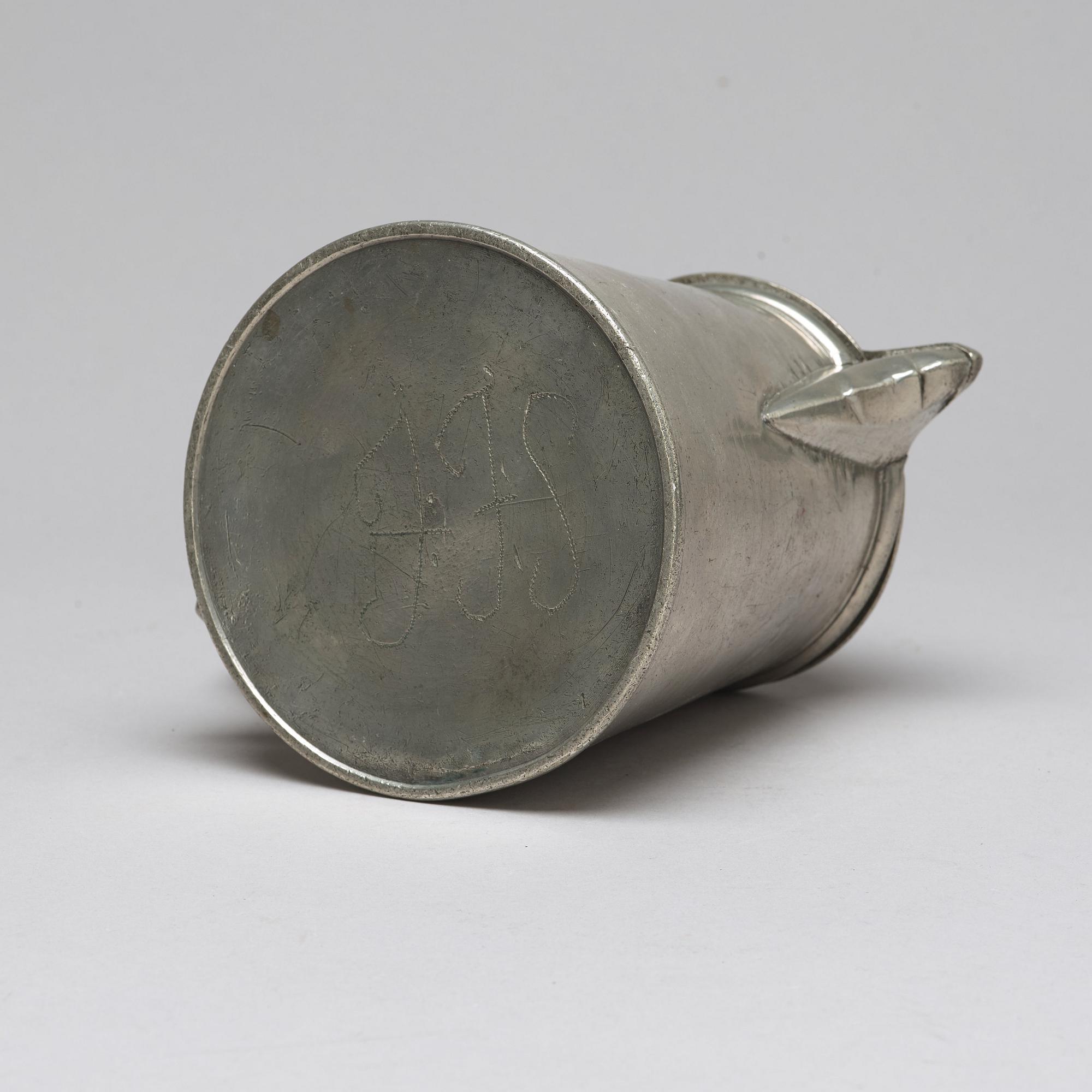 Eight pewter pieces, 18th/19th ct.