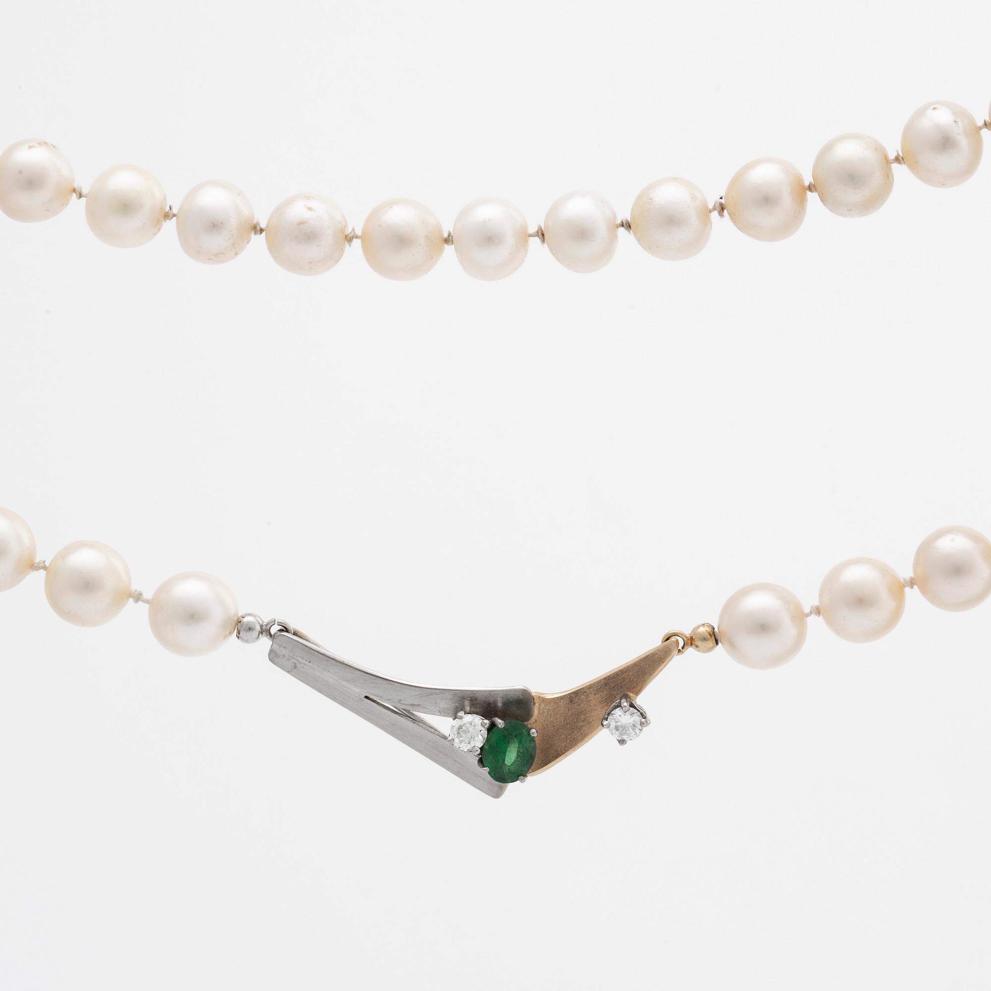 ELON ARENHILL, cultured pearls 8-9 mm, pendant 18K gold and whitegold w tsavorite and 2 diamonds approx 0,35 ct   total.