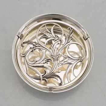 Atelier Borgila, a sterling silver ashtray, Stockholm 1943.