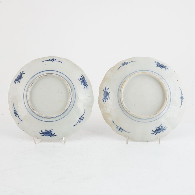 A group of two Japanese imari porcelain bowls and four dishes, Meiji period (1868-1912), part Kutani.