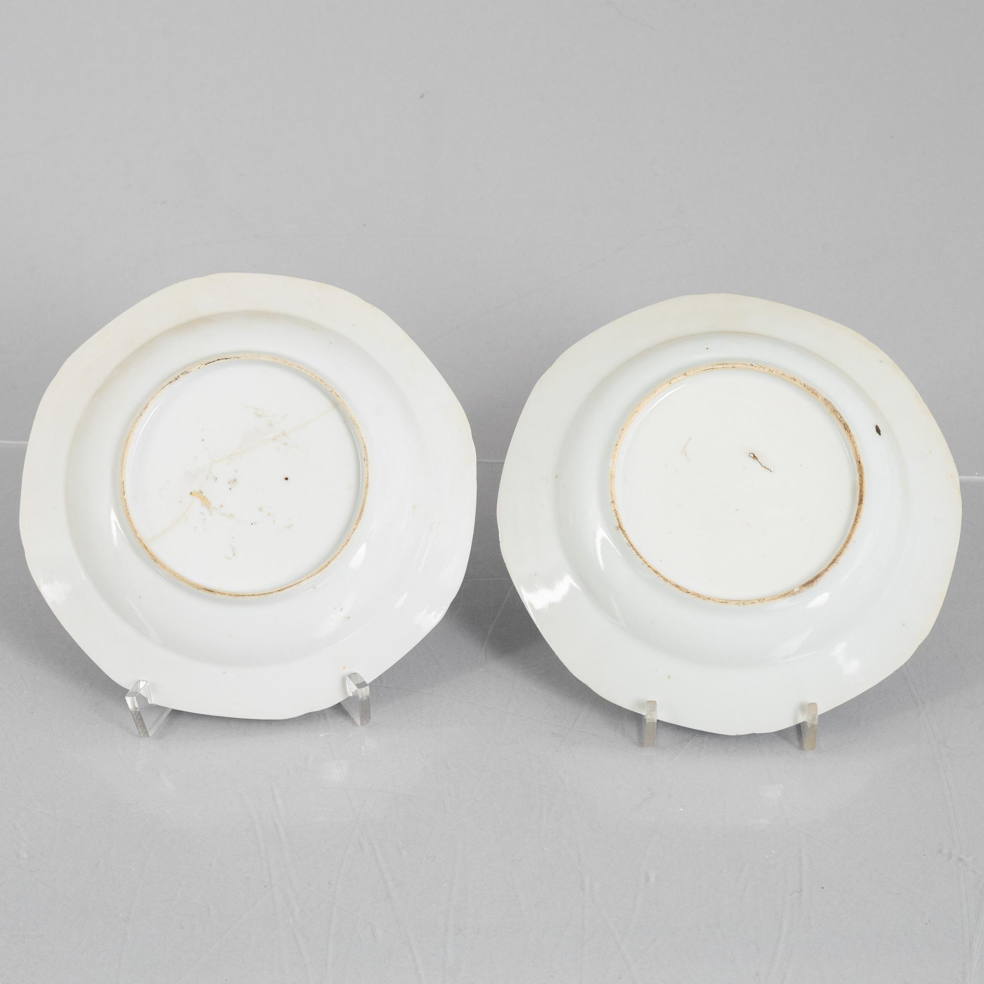 A blue and white export porcelain bowl and three berry plates, China, 18th-19th century.