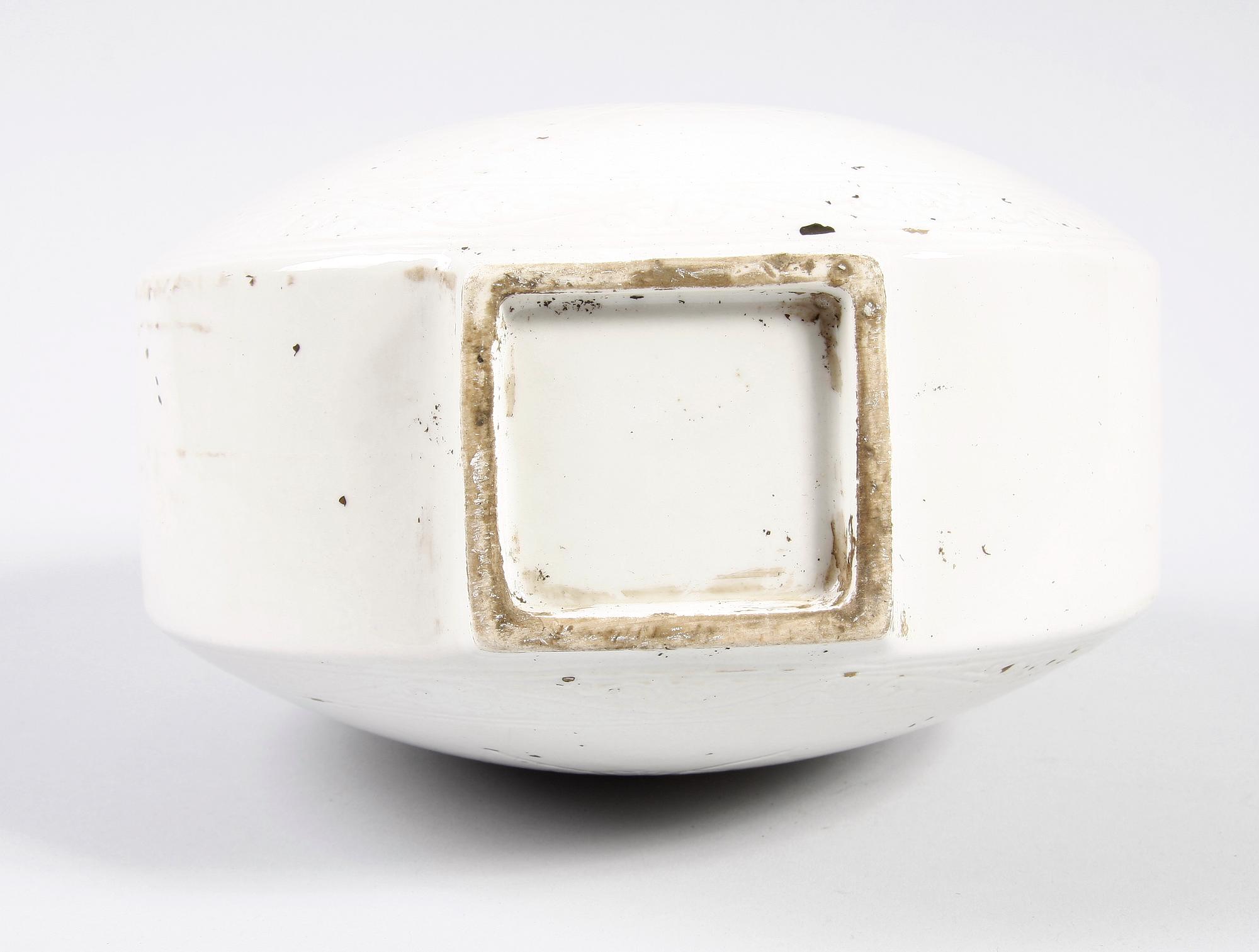 PILGRIMSFLASKA, porslin, 1900-tal, Kina.