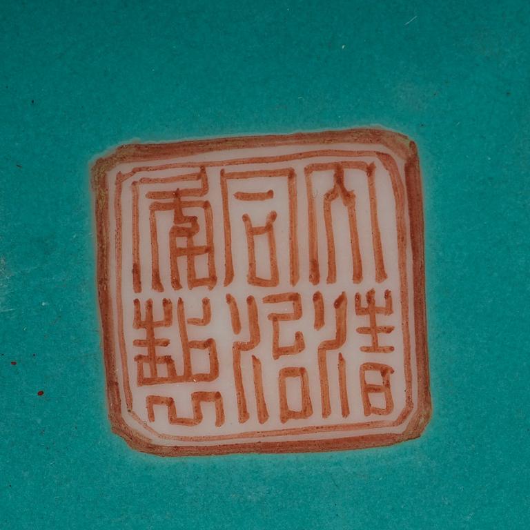 SKÅL, porslin. Sen Qingdynastin, med Tongzhis (1862-74) sigillmärke.