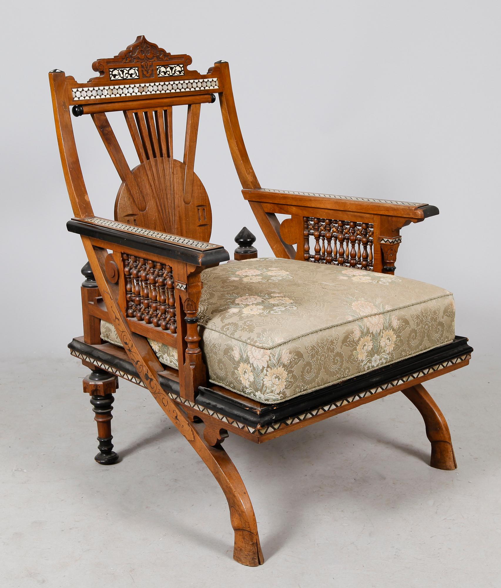 KARMFÅTÖLJ, orientalisk, sent 1800-tal.