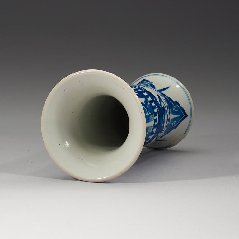 A blue and white vase, Qing dynasty, Kangxi (1662-1722).