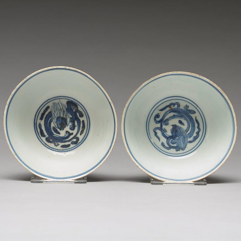 A pair of blue and white bowls, Ming dynasty, 17th Century.