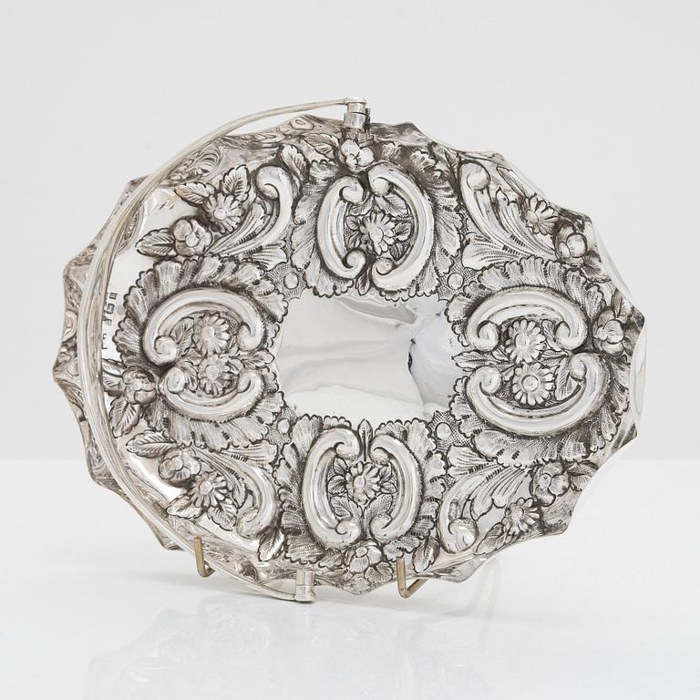 A sterling silver sweetmeat basket, W. G. Keight & Co, Birmingham 1901,