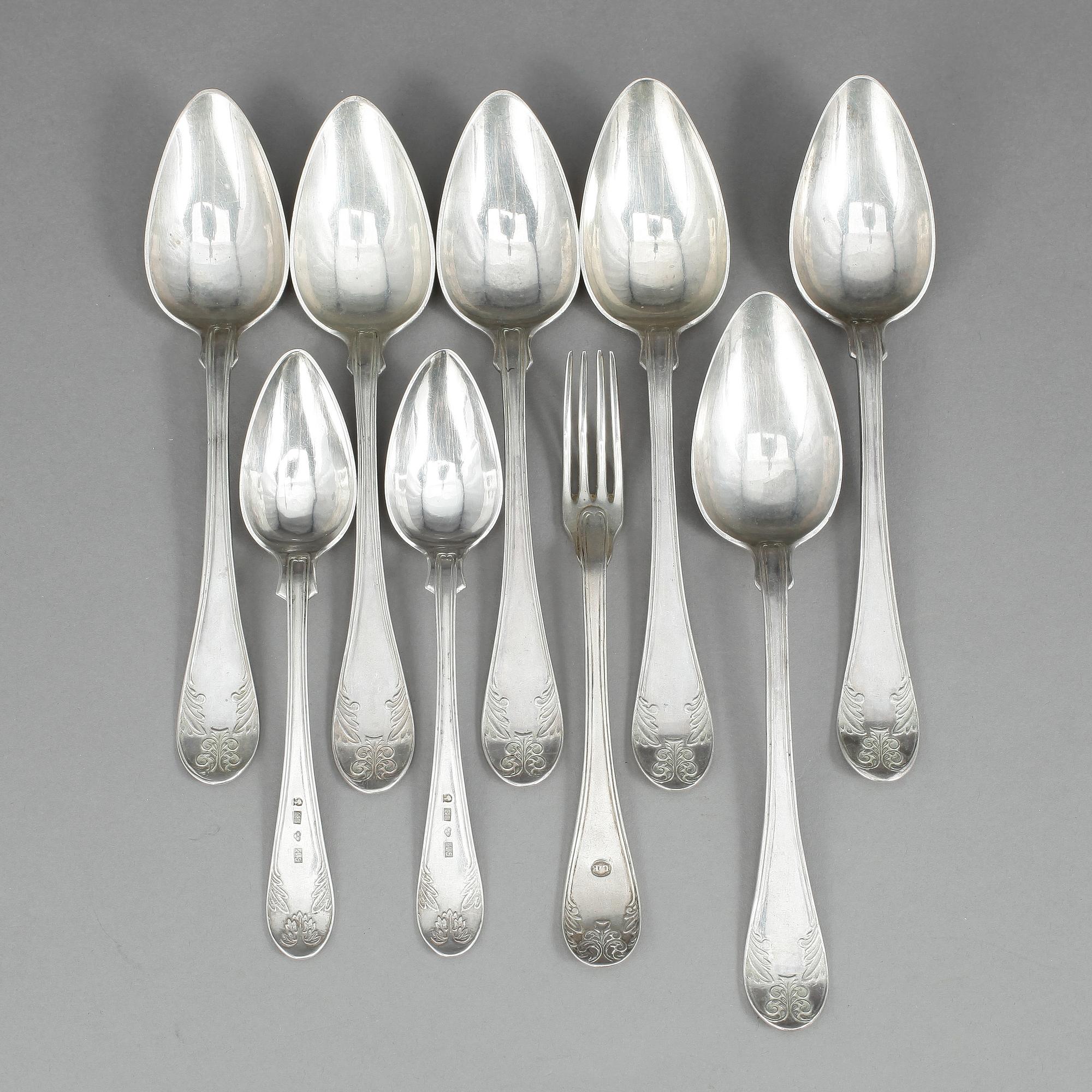 SILVERBESTICK, 9 delar (3+3+2+1), bl.a Hans Georg Tillström, Stockholm, 1839. Total vikt ca 325 gram.