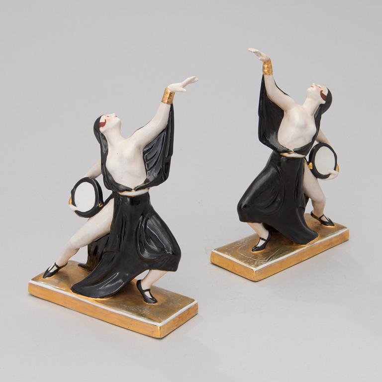 A pair of art déco porcelain figurines, Jean Born / Robj, Paris 1920s.