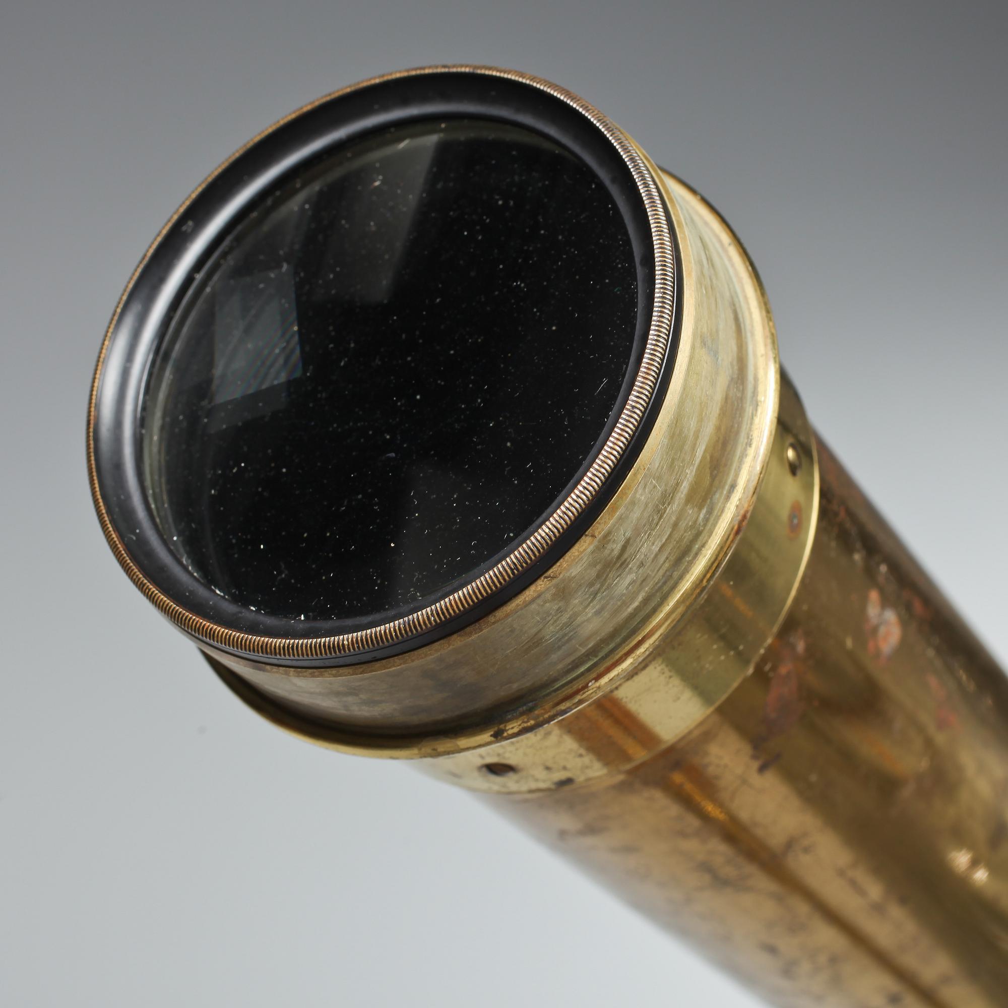 TUBKIKARE, STATIV samt FODRAL, omkring år 1900.