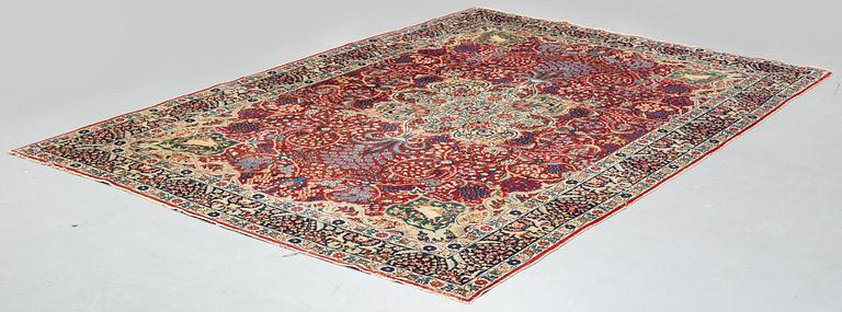 Matto, semi-antique Tabriz, ca 353 x 241 - 245 cm.
