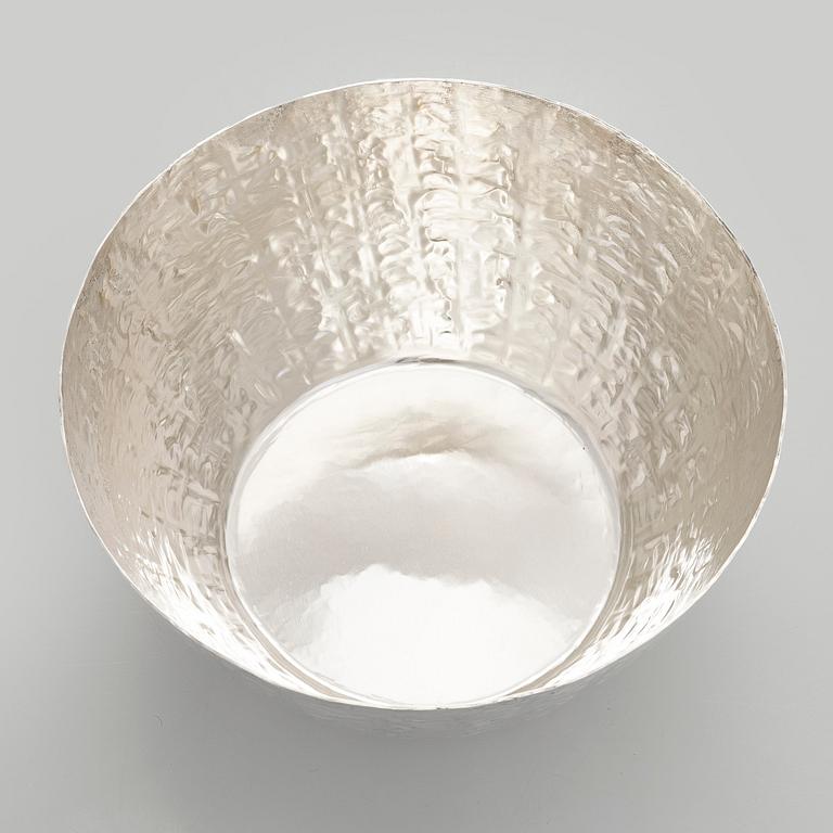 Tapio Wirkkala, A silver bowl, Kultakeskus Hämeenlinna  2001.