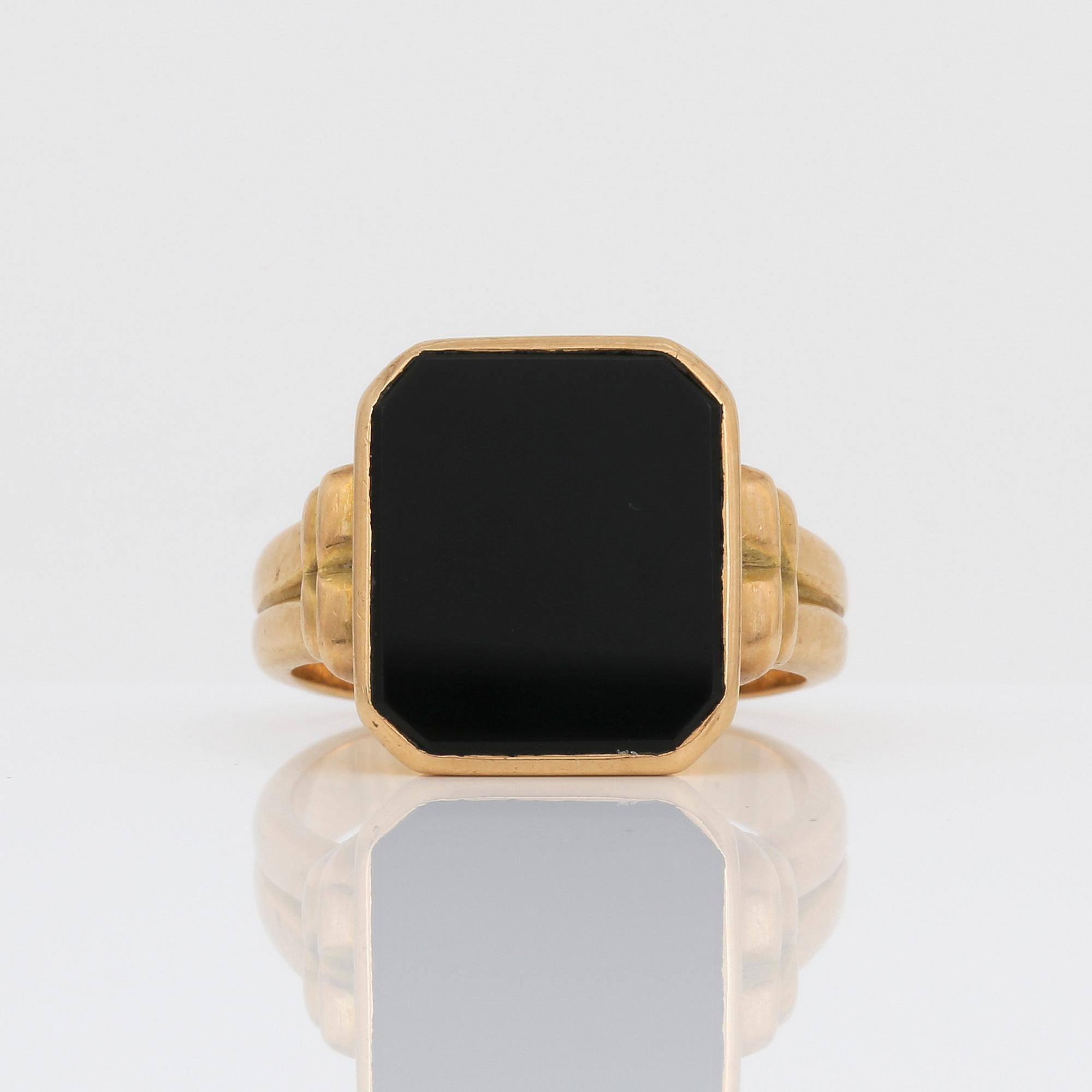 KLACKRING, guld 18K samt svart onyx ca 3,2 ct, Stockholm, 1959. Total vikt ca 8,9 gram.