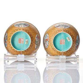 A pair of famille rose bowls, late Qing dynasty/republic with Qianlong mark.