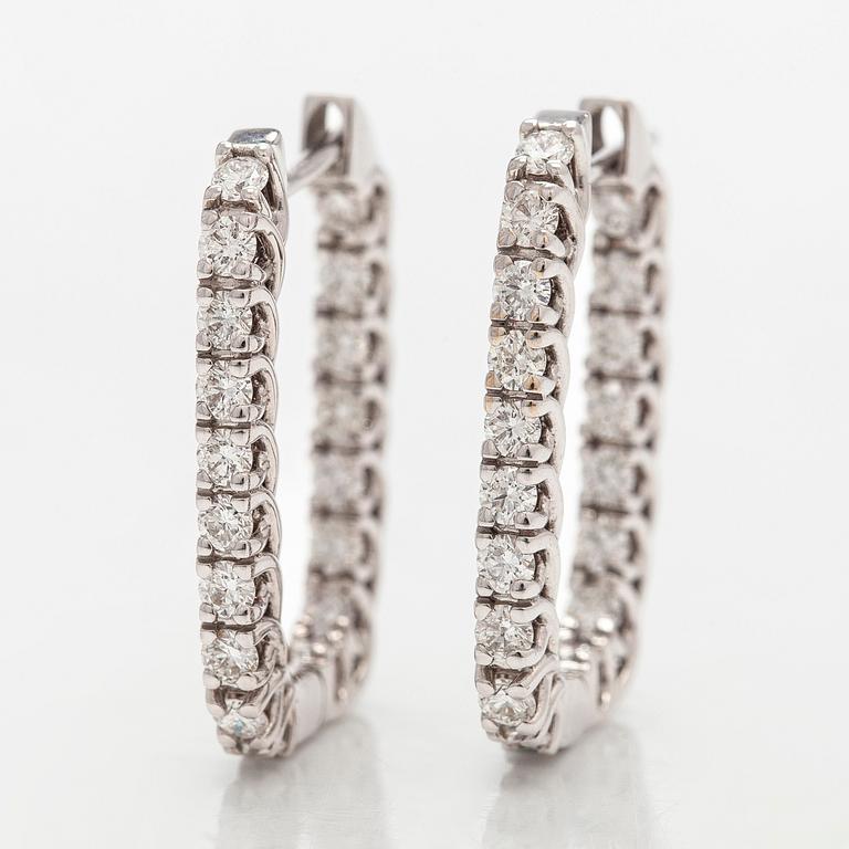 Örhängen, 18K vitguld med briljantslipade diamanter.