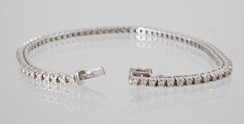 ARMBAND, 18k vitguld med briljantslipade diamanter, 1.72 ct. Vikt 12,4 g.