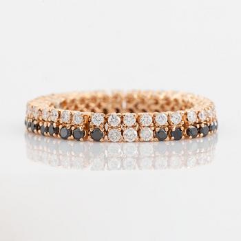 Black and colourless diamond ring.
