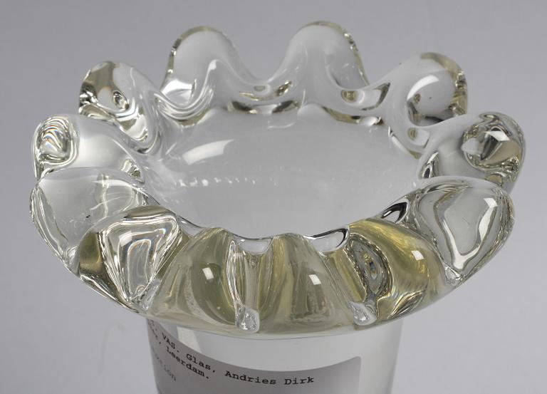 VAS. Glas, Andries Dirk Copier, Leerdam. Sign Unica.