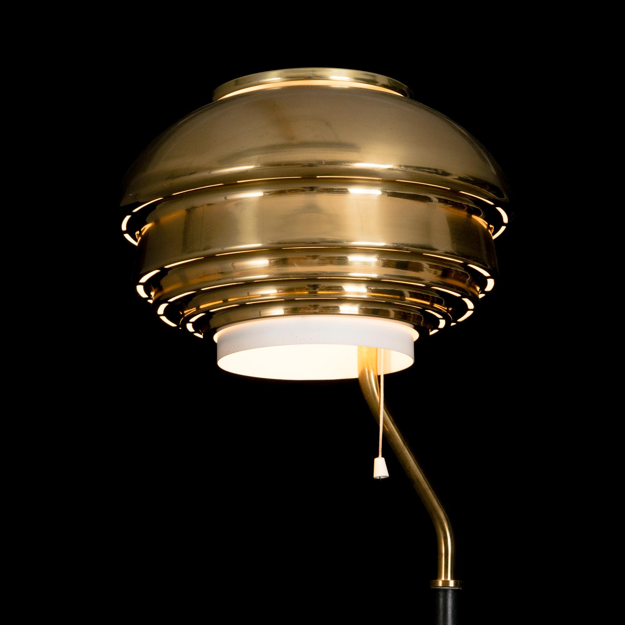 Alvar Aalto, Golvlampa, modell A808, 1970-talets mitt.