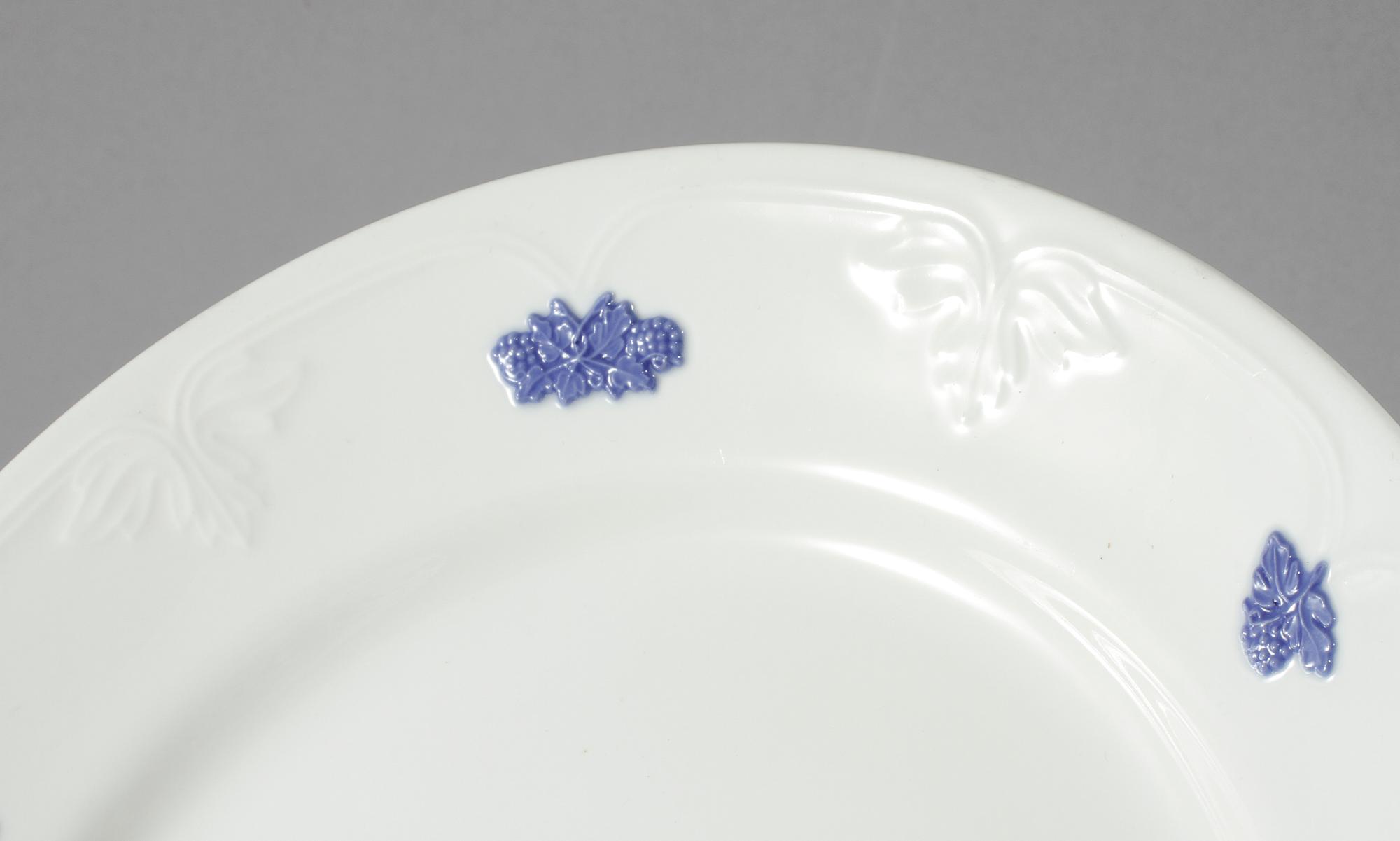 SERVISDELAR, 37 st, porslin, "Blå blom", Gustavsberg, 1900-talets andra hälft.