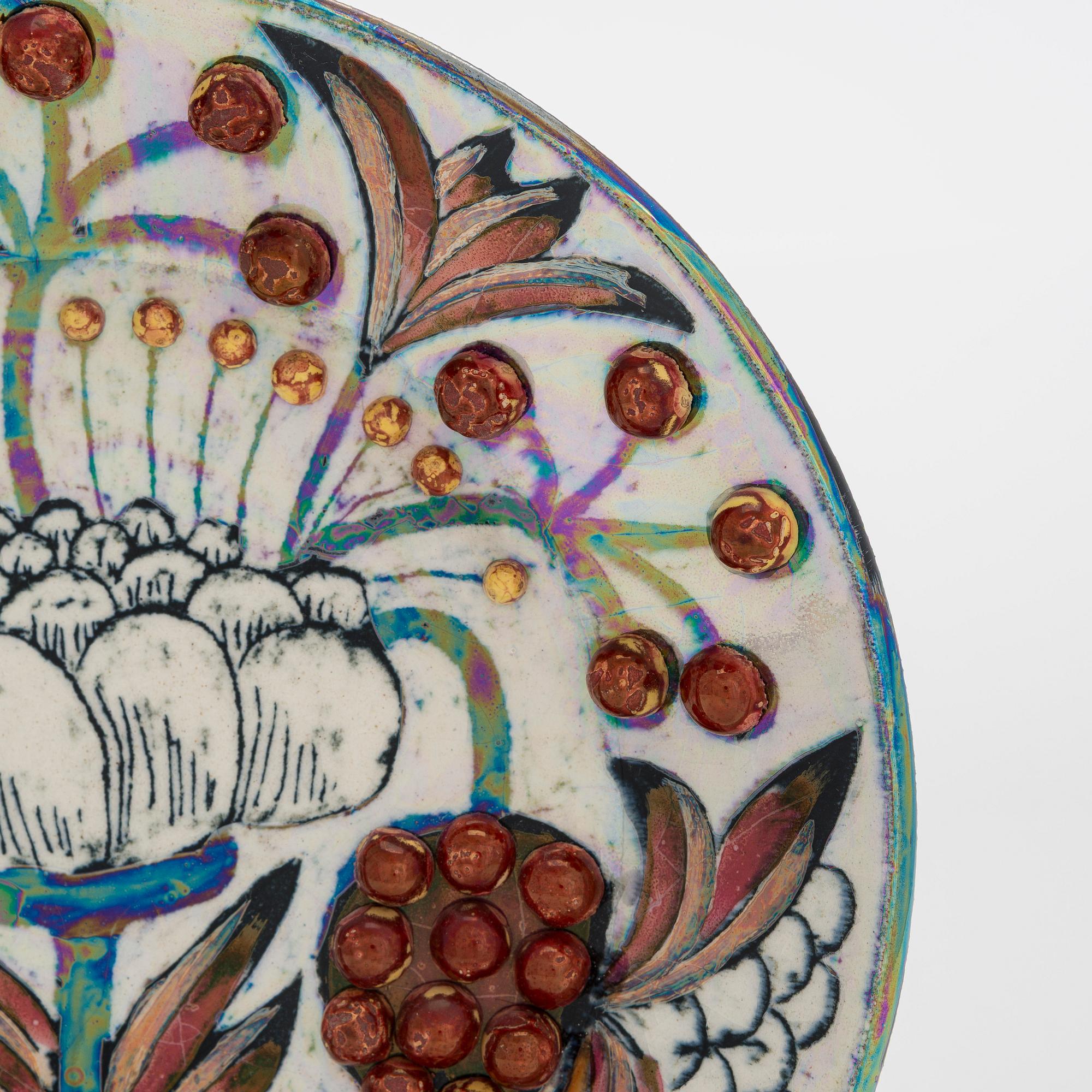Birger Kaipiainen, a stoneware, decorative plate signed Kaipiainen Arabia.