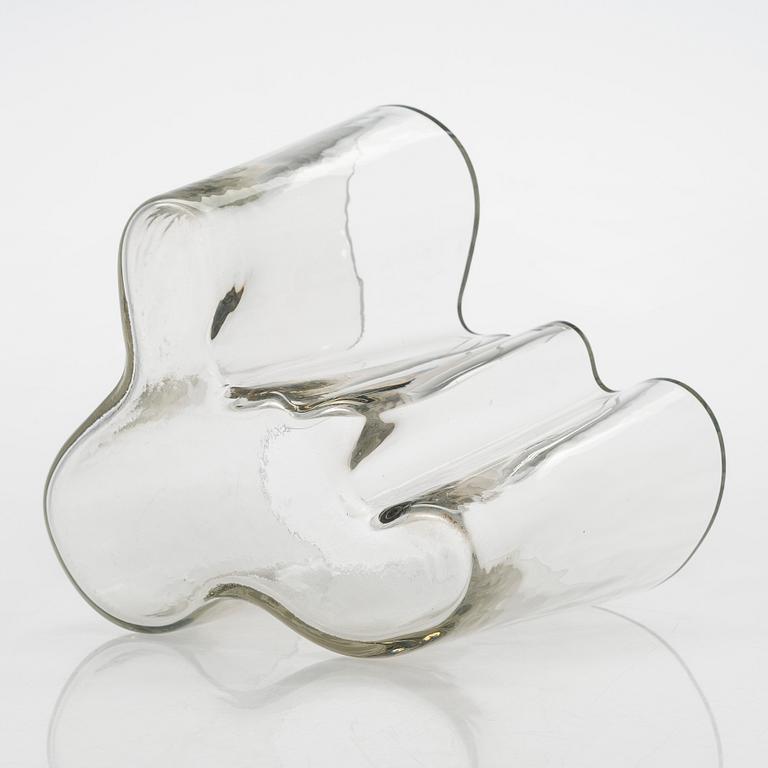 Alvar Aalto, A '9750' glass vase, signed Alvar Aalto. 
Iittala in production 1949-1954.