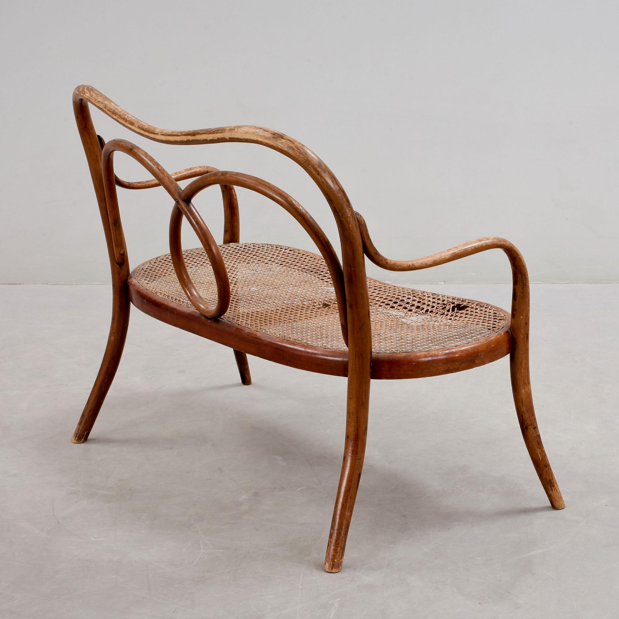 BARNSOFFA, Thonetstil, 1900-talets första hälft.