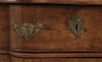 A Royal late Baroque mid 18th century commode with the monogram of Queen Lovisa Ulrika.