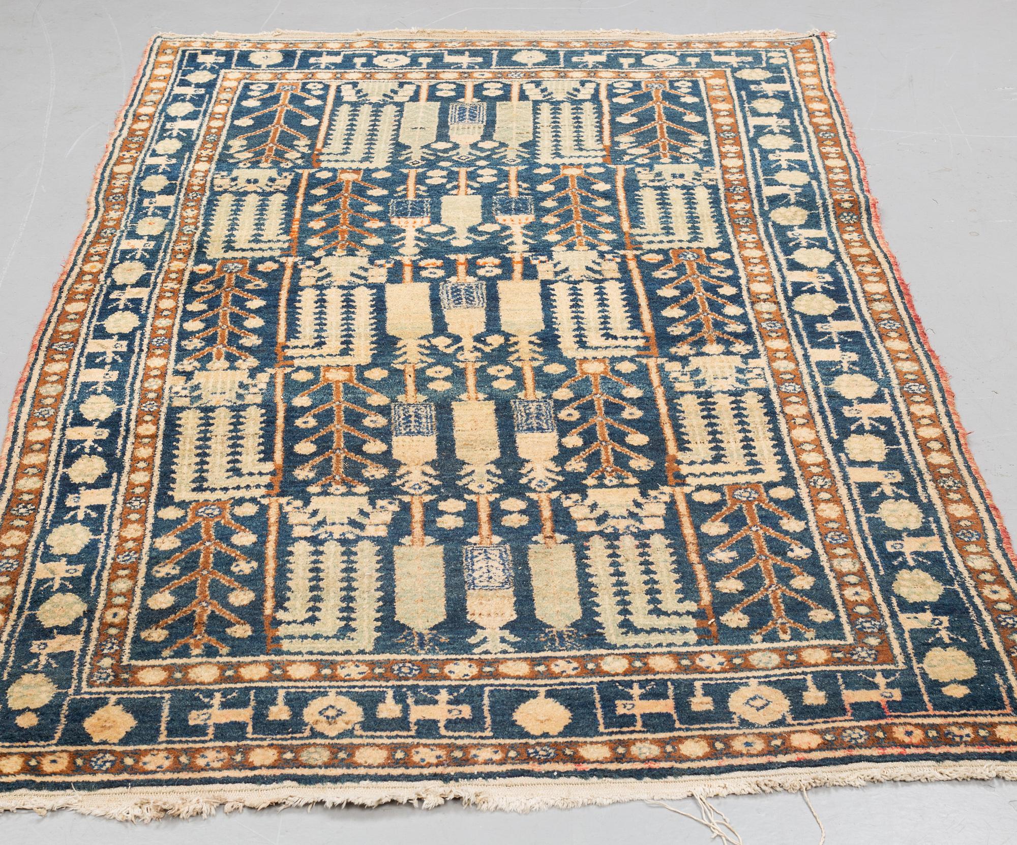 A RUG, a semi-antique West Persian, ca 239-247 x 140,5-147,5 cm (as well as ca 3 cm flat weave at the ends).