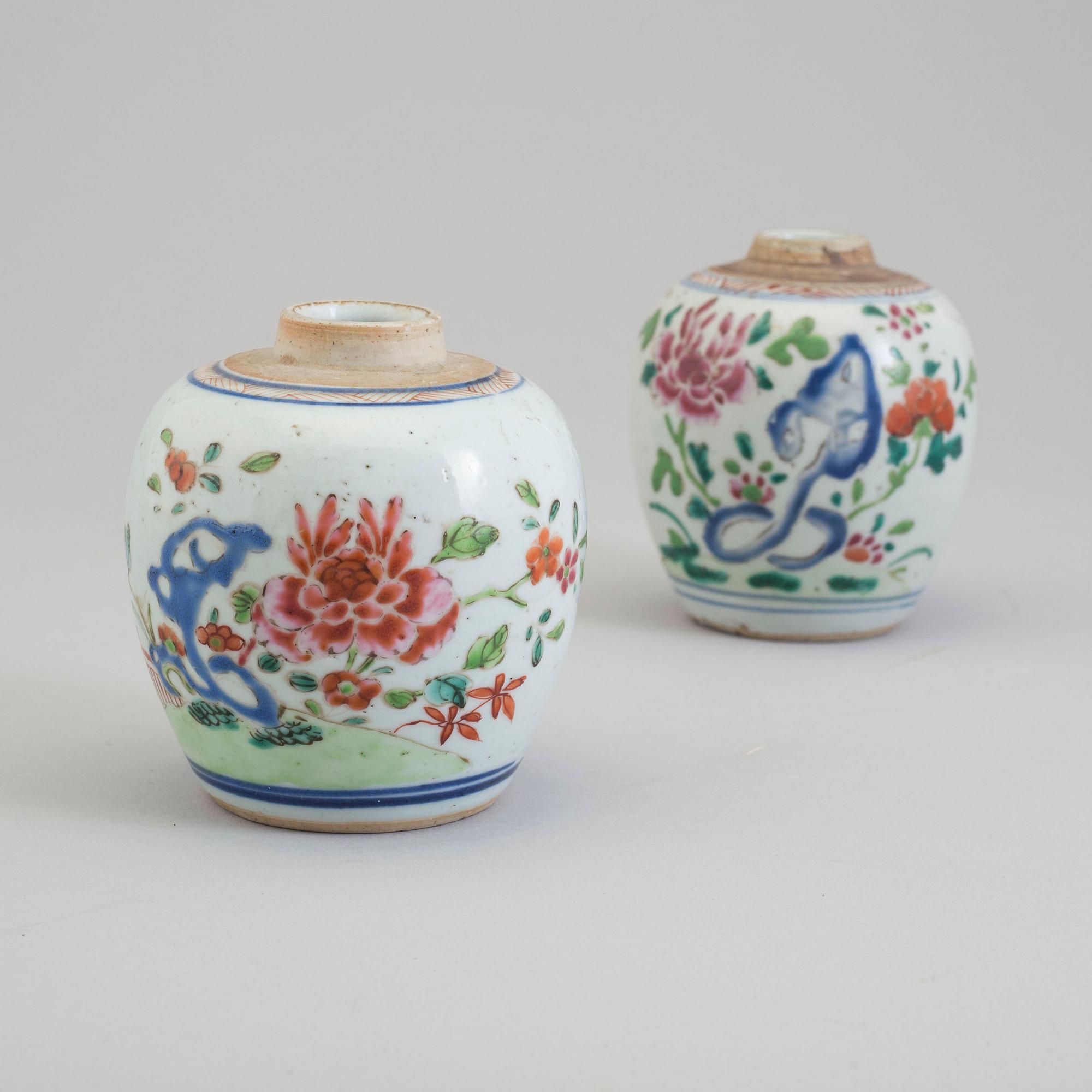 TEKRUKOR, två stycken, kompaniporslin. Qing dynastin, Qianlong (1736-95).