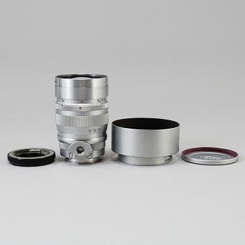 A chrome Leica Summarex f=8,5 cm 1:1,5 lens no 1008826 designed by av Max Berek, Ernst Leitz, Wetzlar . 1943-1960.