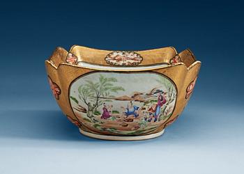 1608. A Canton famille rose 'Rockefeller-pattern'  bowl, Qing dynasty, ca 1800.