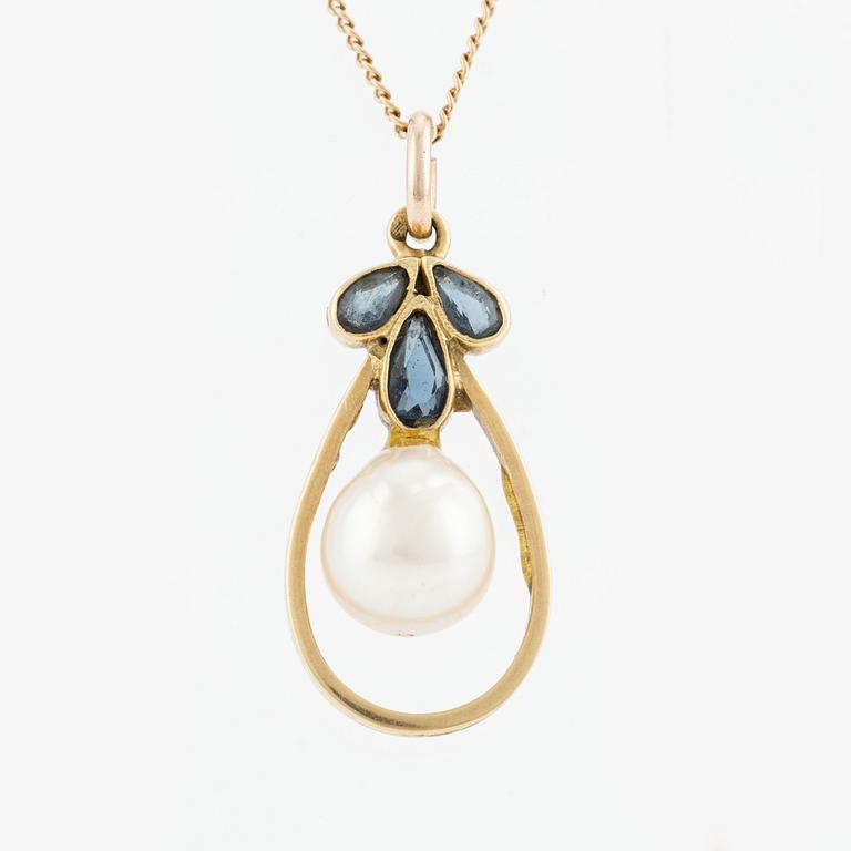 Pendant, 18K gold with pearl and small blue stones, with chain.