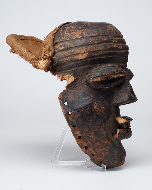 MASKER, 2 st, Afrika 1900-tal.