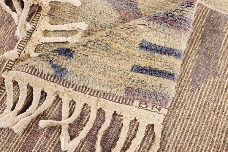 An Ushak design rug, a. 212 x 188 cm.